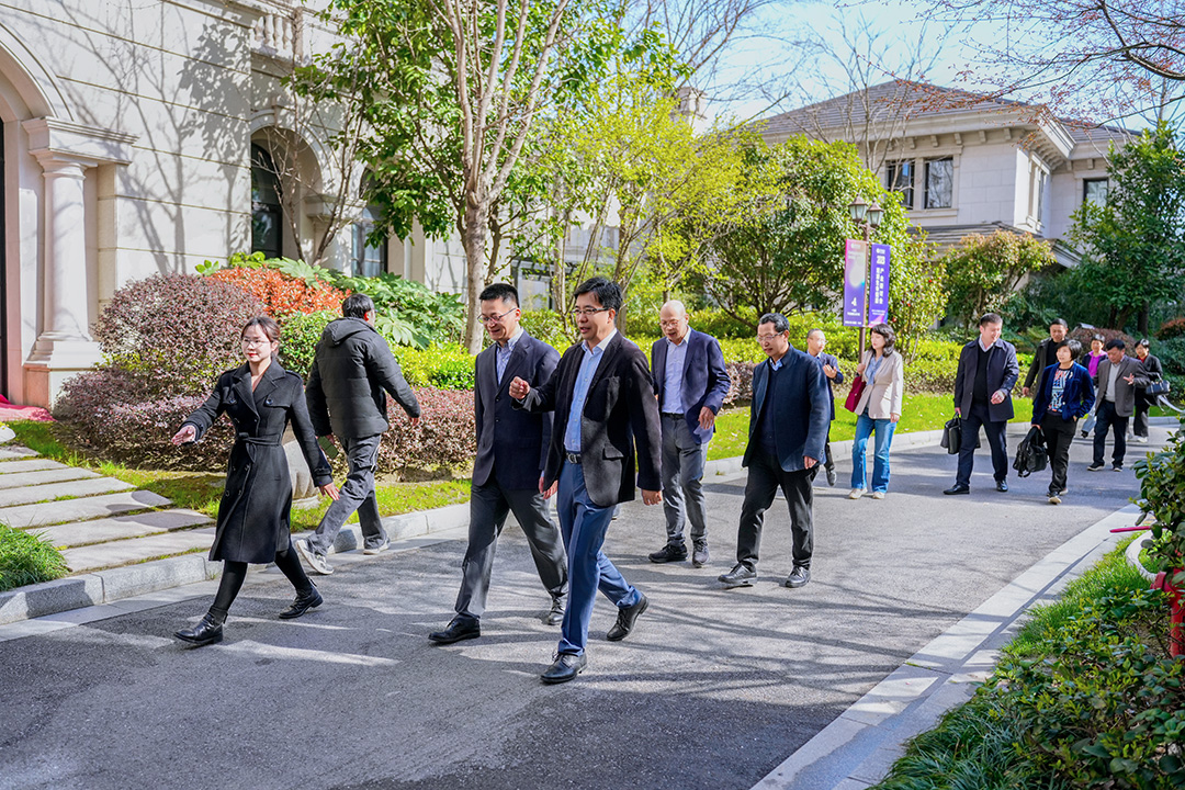 中国计生协会副秘书长何翔一行来访三江控股•御湘湖国际健康城调研健康家庭建设工作